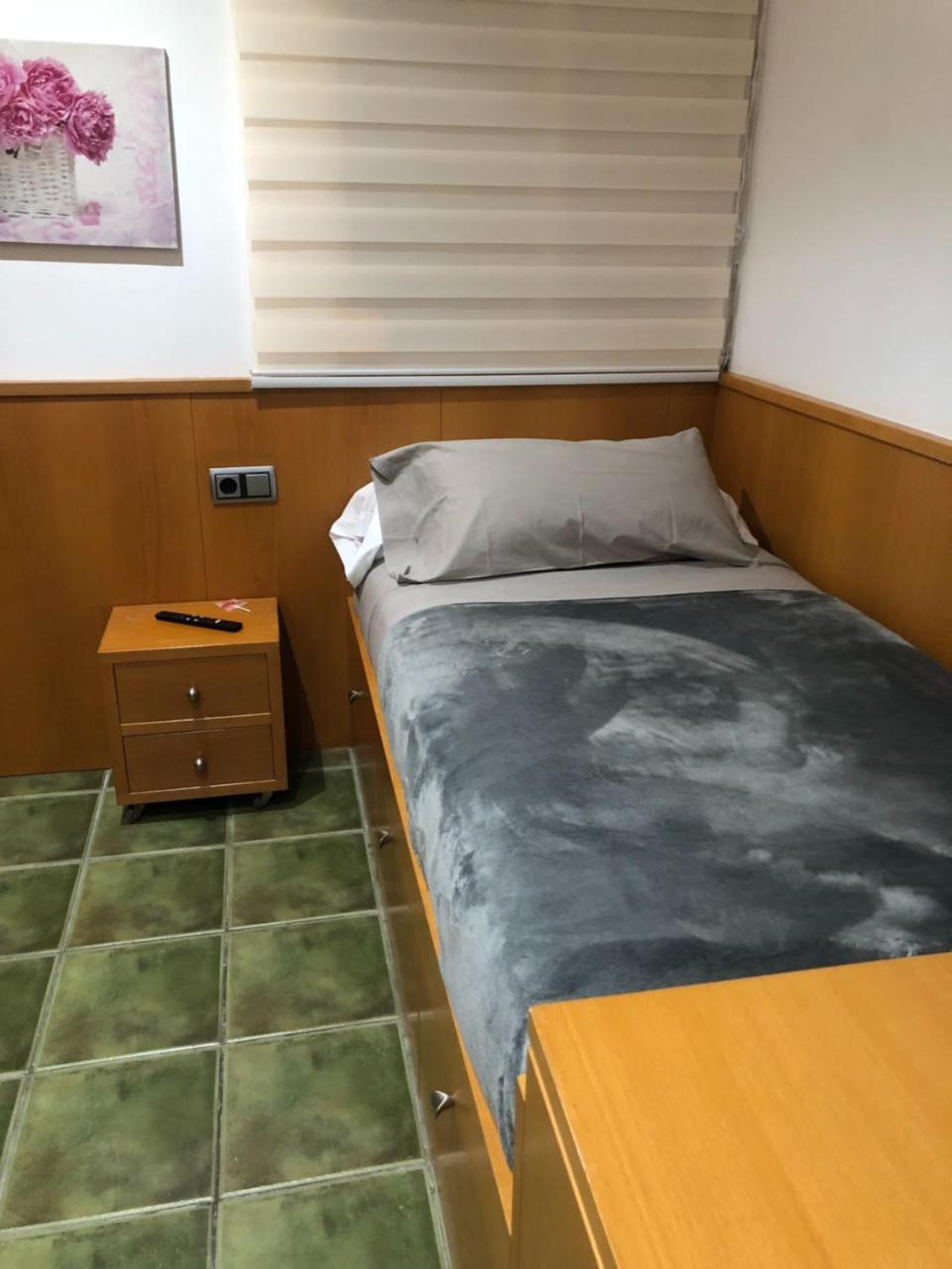 Private Rooms - Airport Сан-Бой-де-Льобрегат Экстерьер фото